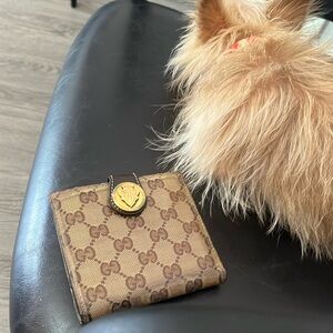 Retro Gucci Wallet used but inside in great shape